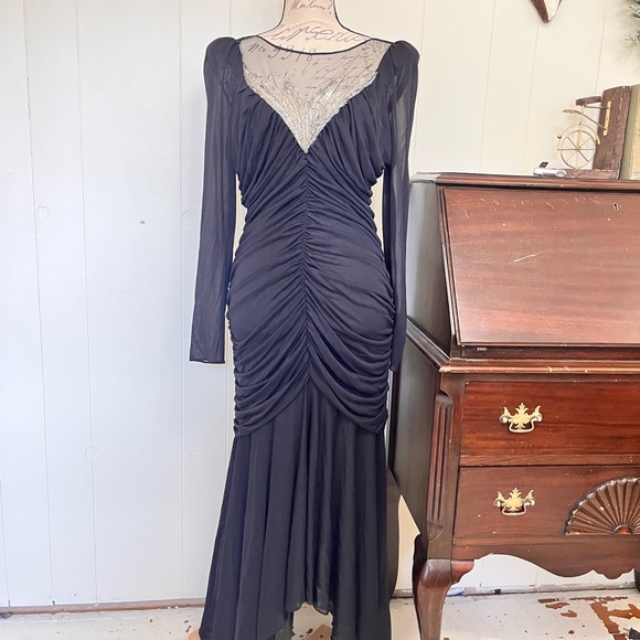 Unique Vintage Black Backless Dress shapely cocktail dress leaf front sleek - Picture 1 of 8